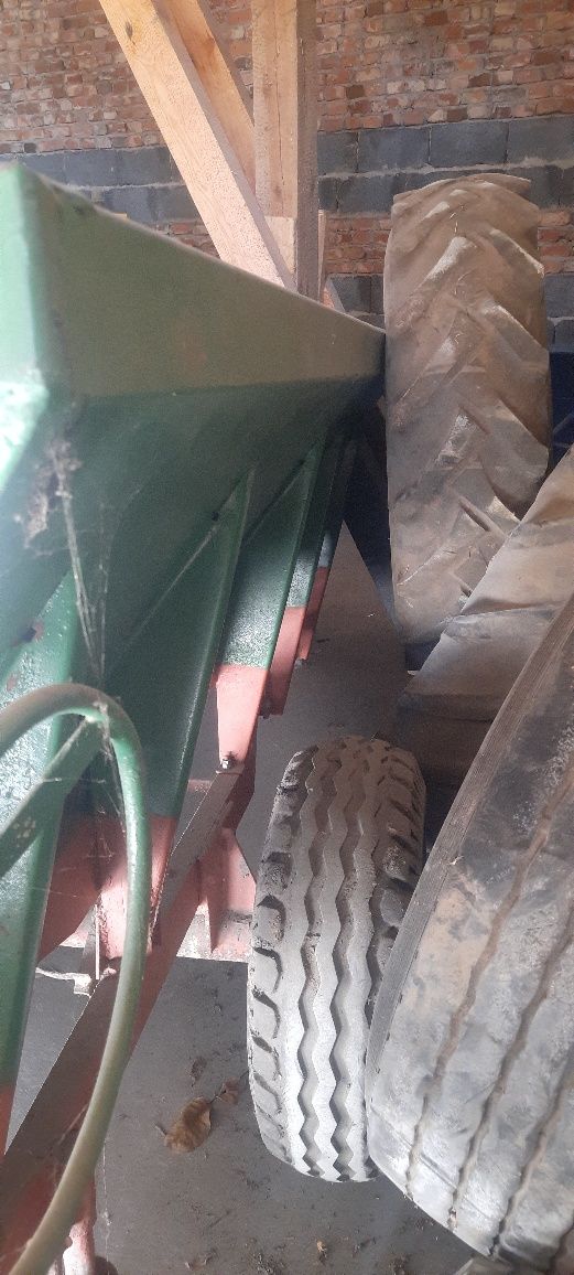 Rozsiewacz RCW-3 do wapna. W pełni sprawny