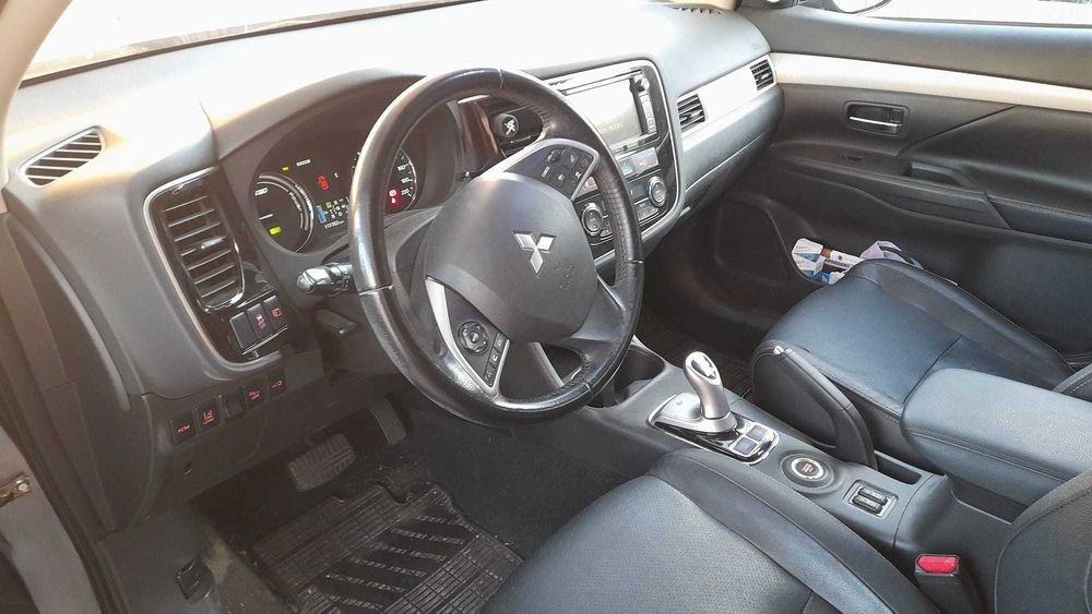 Mitsubishi Outlander P-HEV 2.0 Instyle Navi 4X4, Cx. A., 203 CV
