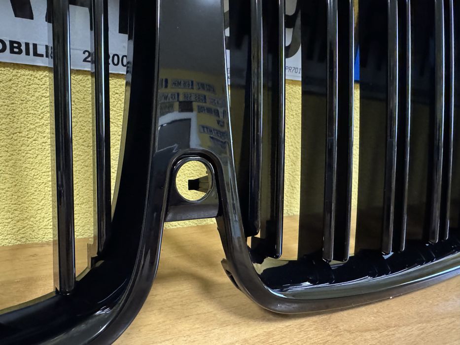 Решітка радіатора ніздрі БМВ Х7 / BMW X7 G07 2018-2022 чорний глянець