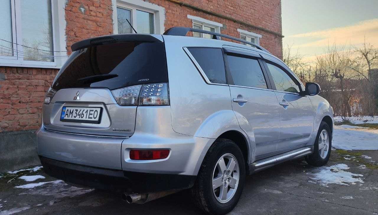 Продам автомобіль Mitsubishi Outlander  XL