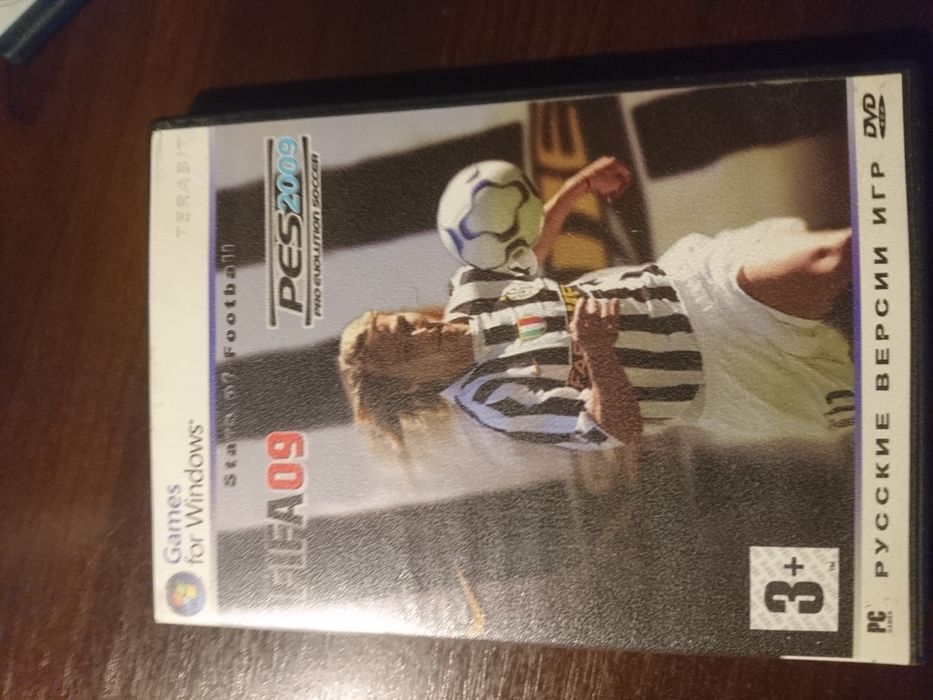 Игры , для пк. И полочка ,для дисков .