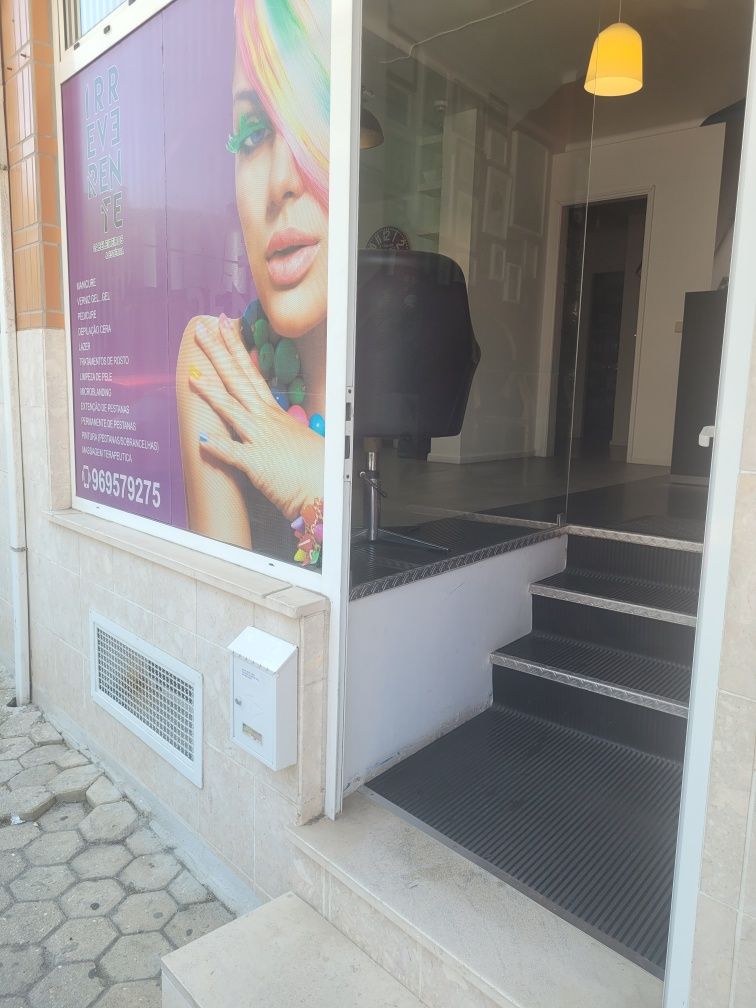 Trespasa se Cabeleireiro/Estética em Aveiro