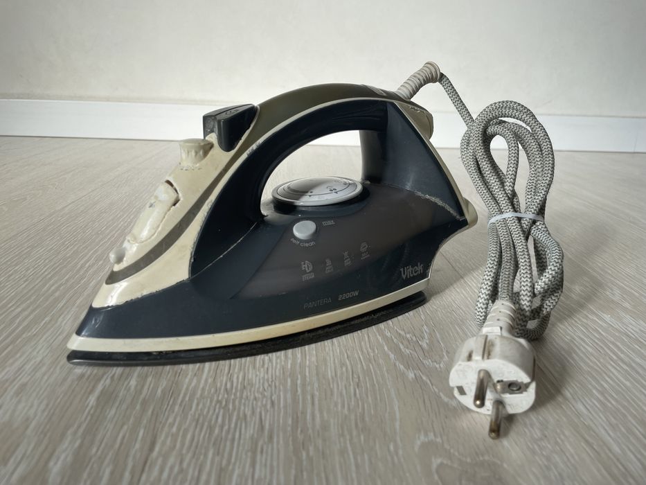 Утюг праска Vitek VT1241 2200W гладилка для білизни утюжек паравой