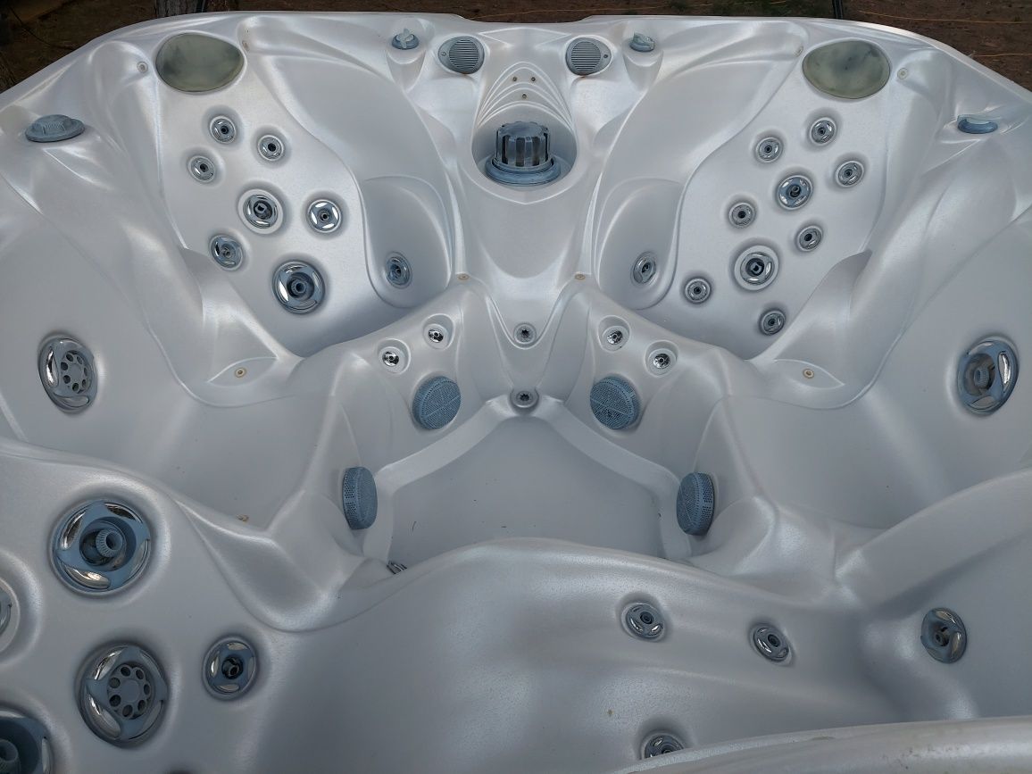 Jacuzzi ogrodowe 5 osobowe 2m x 2m Premium Leisure na Balboa.