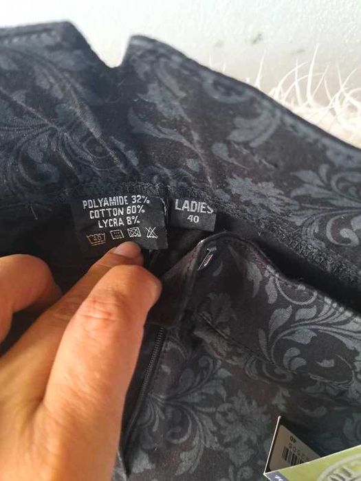 Bryczesy Harrys Horse kwiatowy wzór r.40