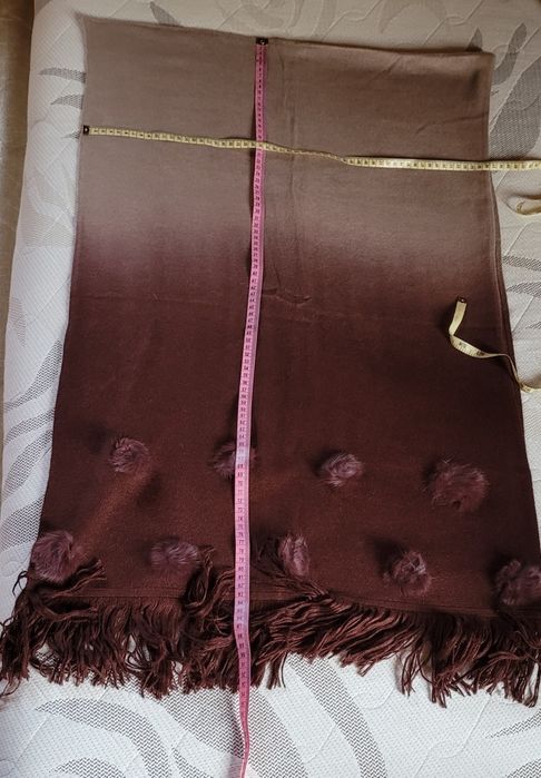 Szal, chusta , szalik z pomponami