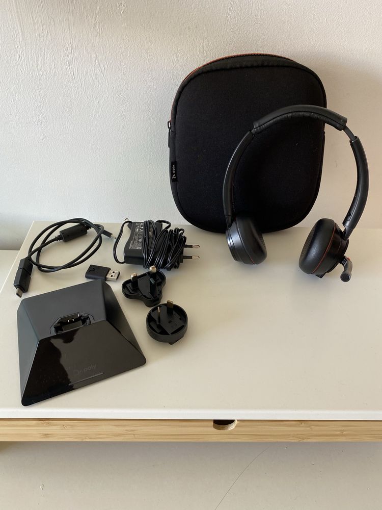 POLY SAVY Headphones 8200 com microphone e com estojo