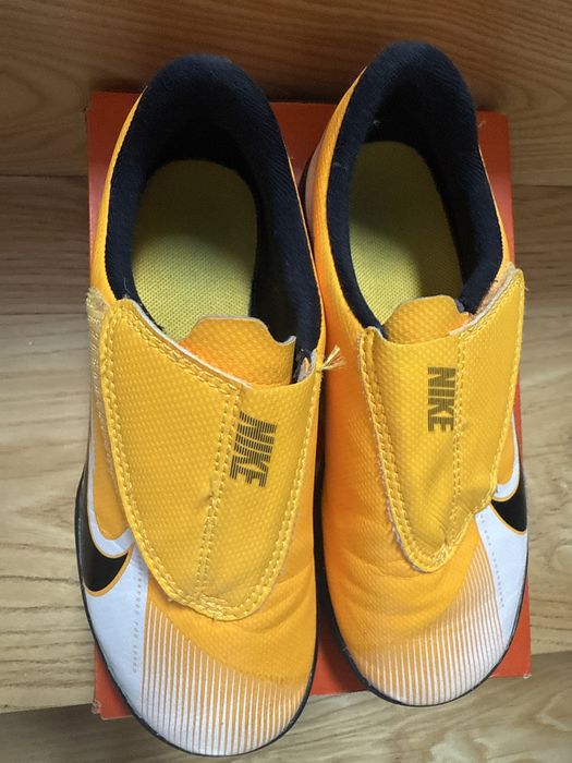 Buty halówki na rzepy NIKE rozmiar 31,5