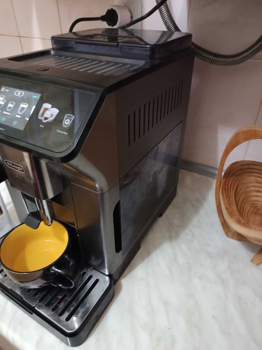 Кавомашина DELONGHI Eletta Explore ECAM450.86.T б/у стан новій