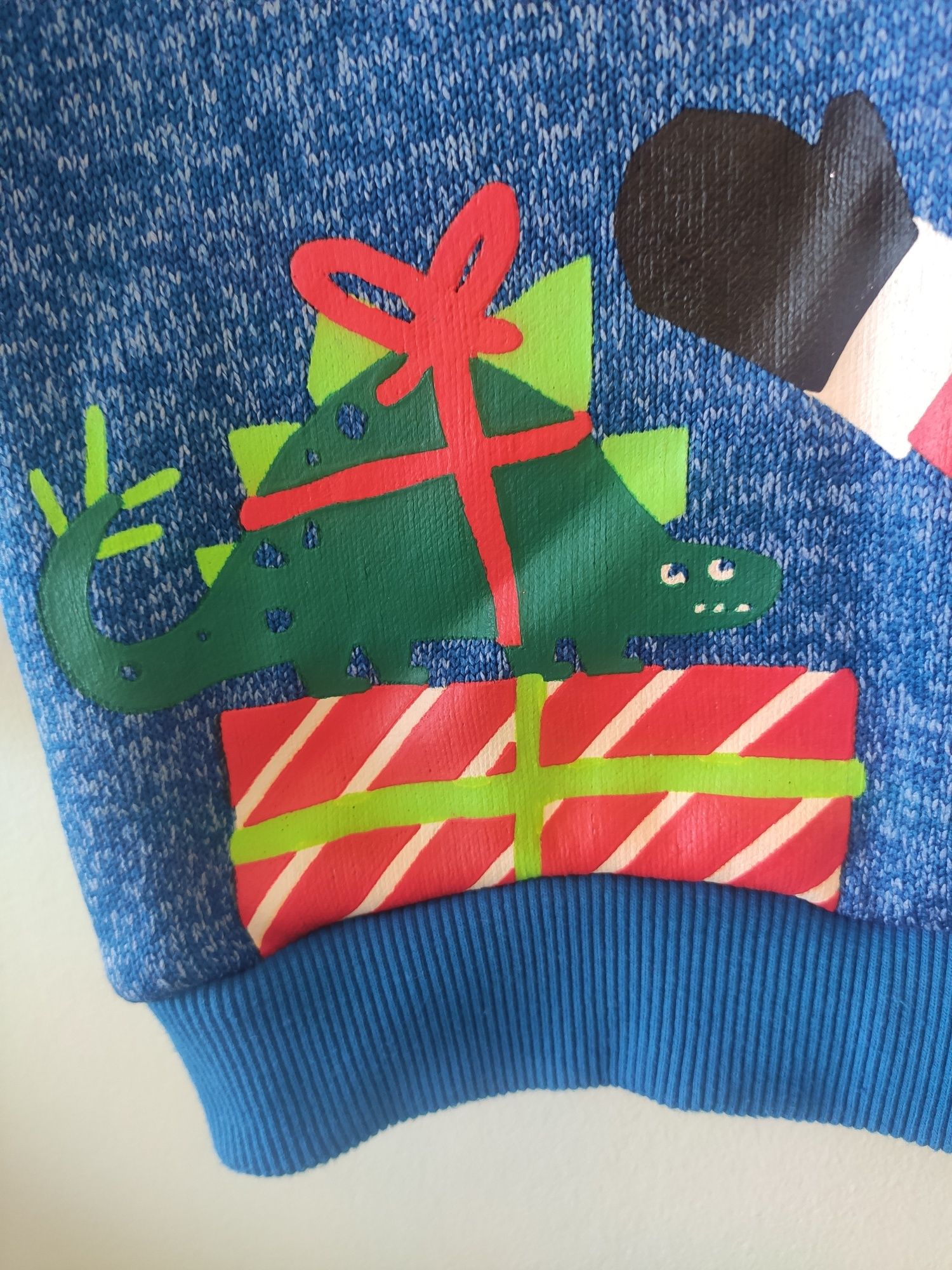 Sweter z Mikołajem  F&F rozm 110 gruby