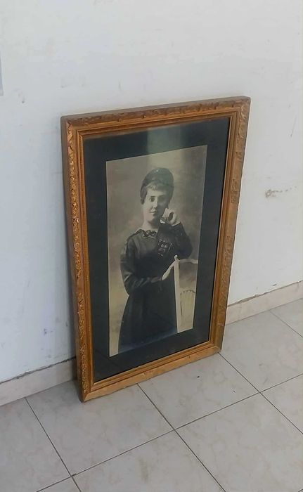 Fotografia Antiga em Moldura de Talha Dourada