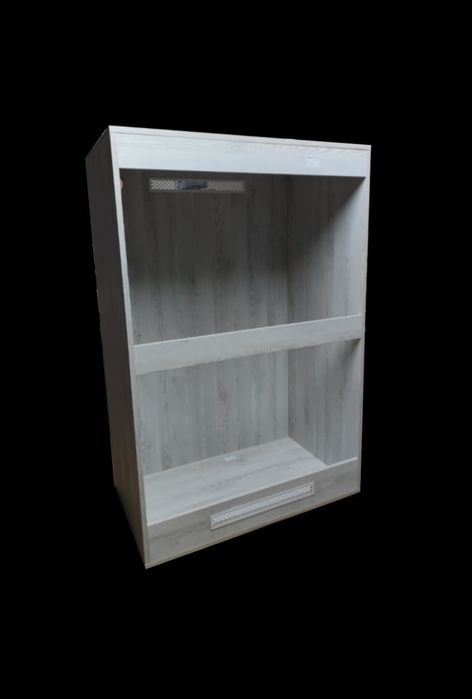 Terrarium na zamówienie, terrarium z wystrojem z plyty
meblowej.