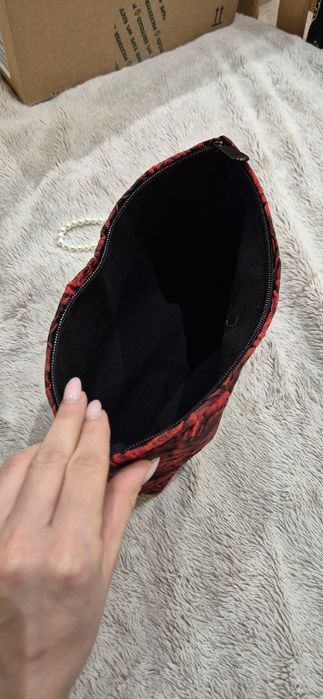 Przepiękna duża Kosmetyczka w kwiaty, róże