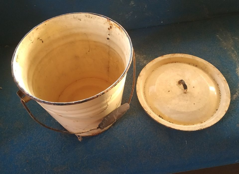 Посуд різній в гарному стані