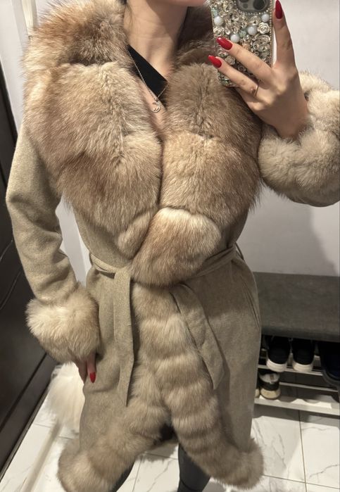 Пальто с мехом песец
