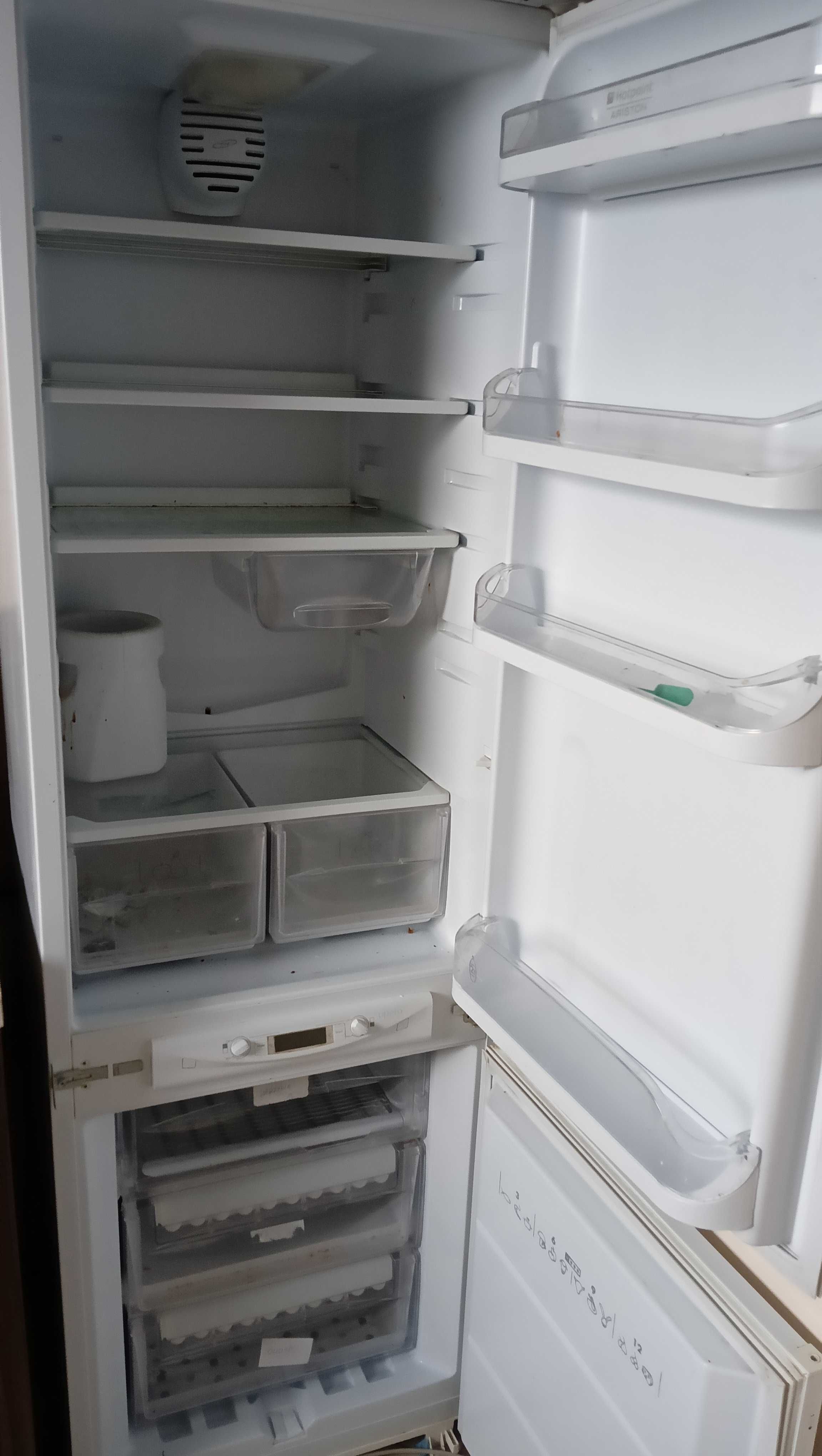 Lodówka do zabudowy Ariston BCB 313 AA VE I – sprawna, 14 lat