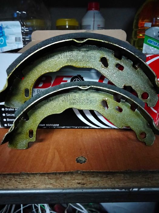 Продам гальмівні колодки задні барабанні