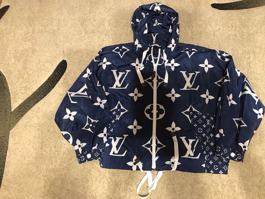 Жіноча вітровка - оригінальна від Louis Vuitton. Розмір М.