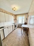 Продам 3к кирпичную улучшенку, м.Левада 1 мин пешком. Сертификат+