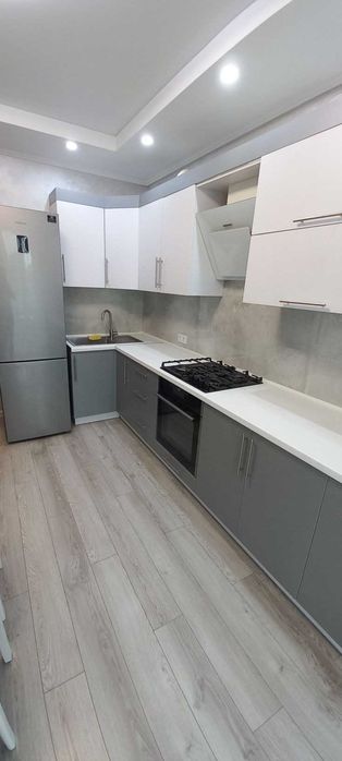 V Продається світла 1-кімнатна квартира в цегляній новобудові