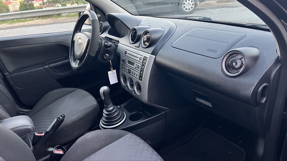 Ford fiesta 1.2 a gasolina 2005 trato financiamento