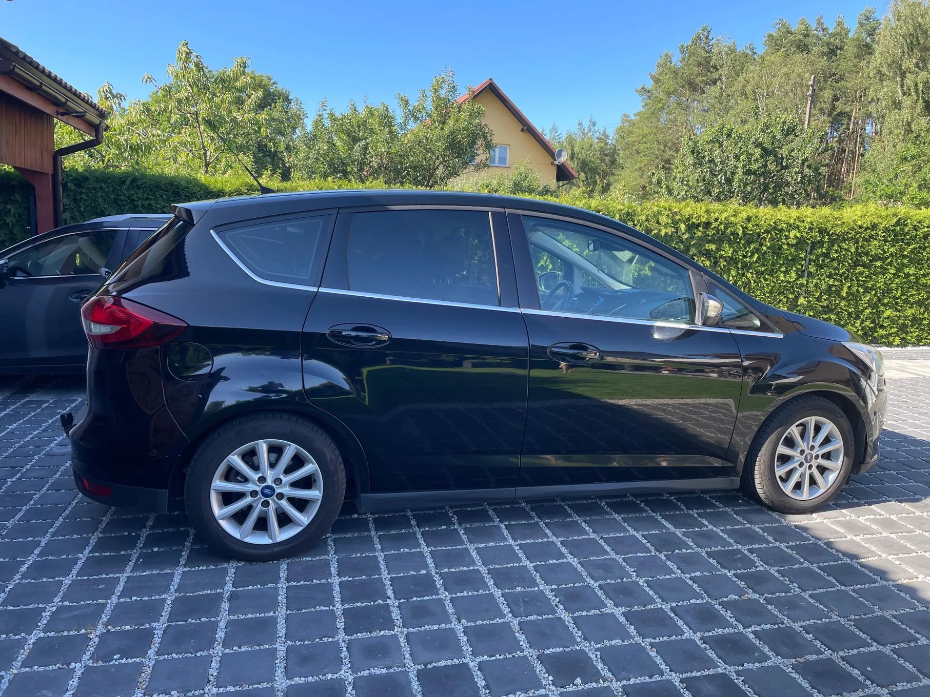 Ford C-MAX Na sprzedaż Ford C-max z dynamicznym, turbodoładowanym silnikiem