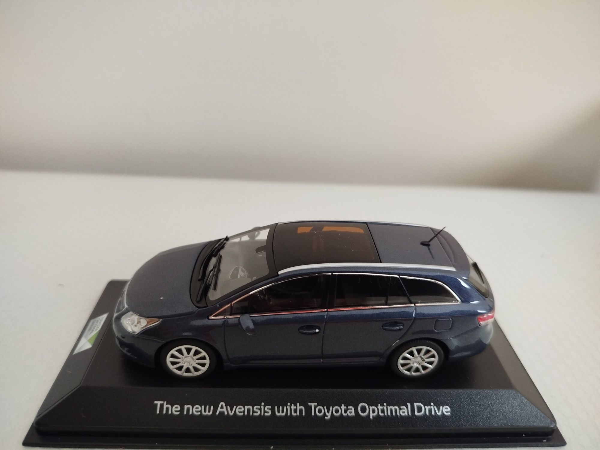 Miniatura Toyota Avensis SW 1/43 Nova