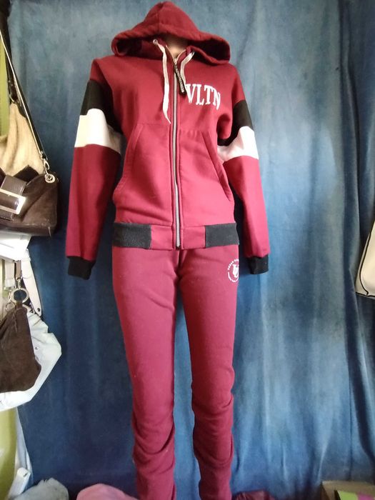 Спортивный теплый  костюм