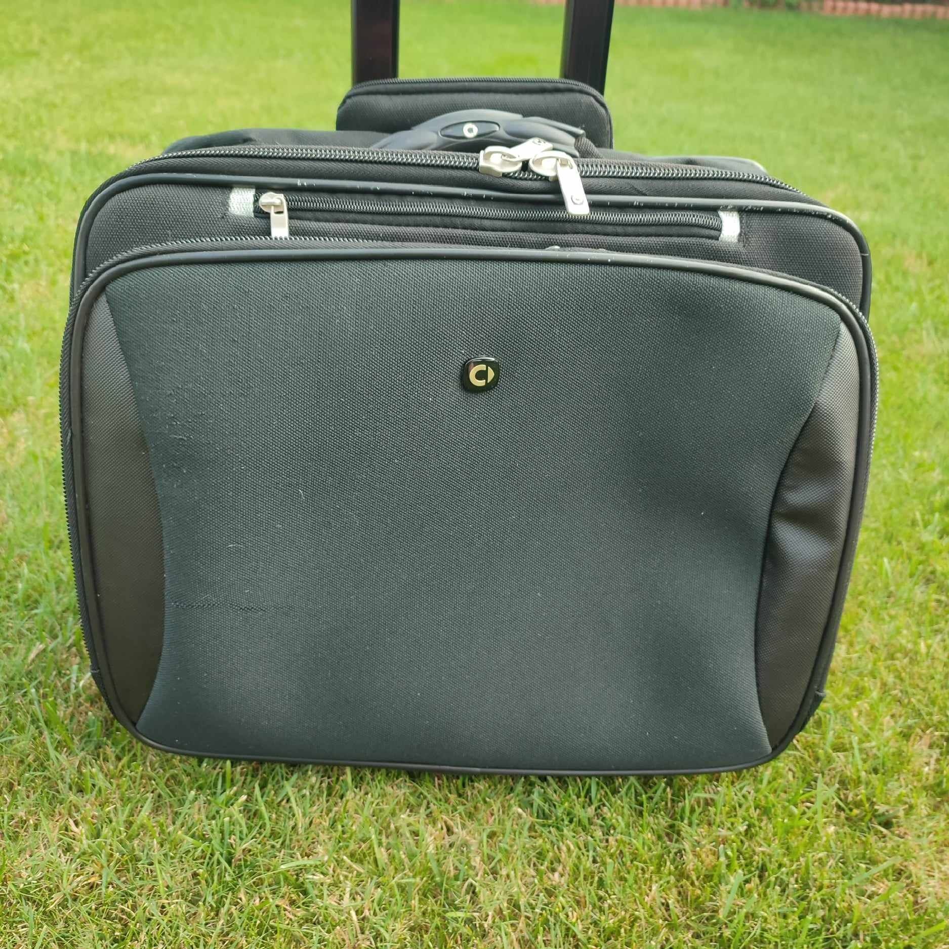 Torba biznesowa na laptopa na kółkach 4 komory czarna podręczny bagaż