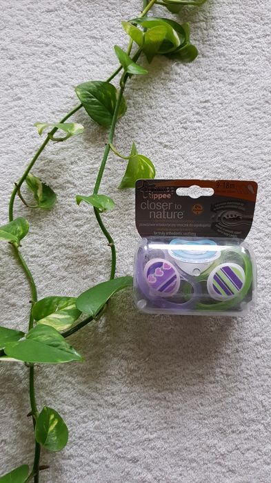 Tommee Tippee smoczek smoczki silikonowe 9-18m gryzak dziubek średni