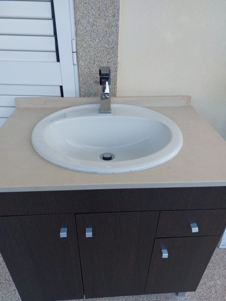 Movel de casa de banho + lavatorio com torneira + espelho