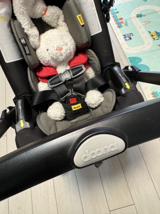 Автокрісло doona з базою