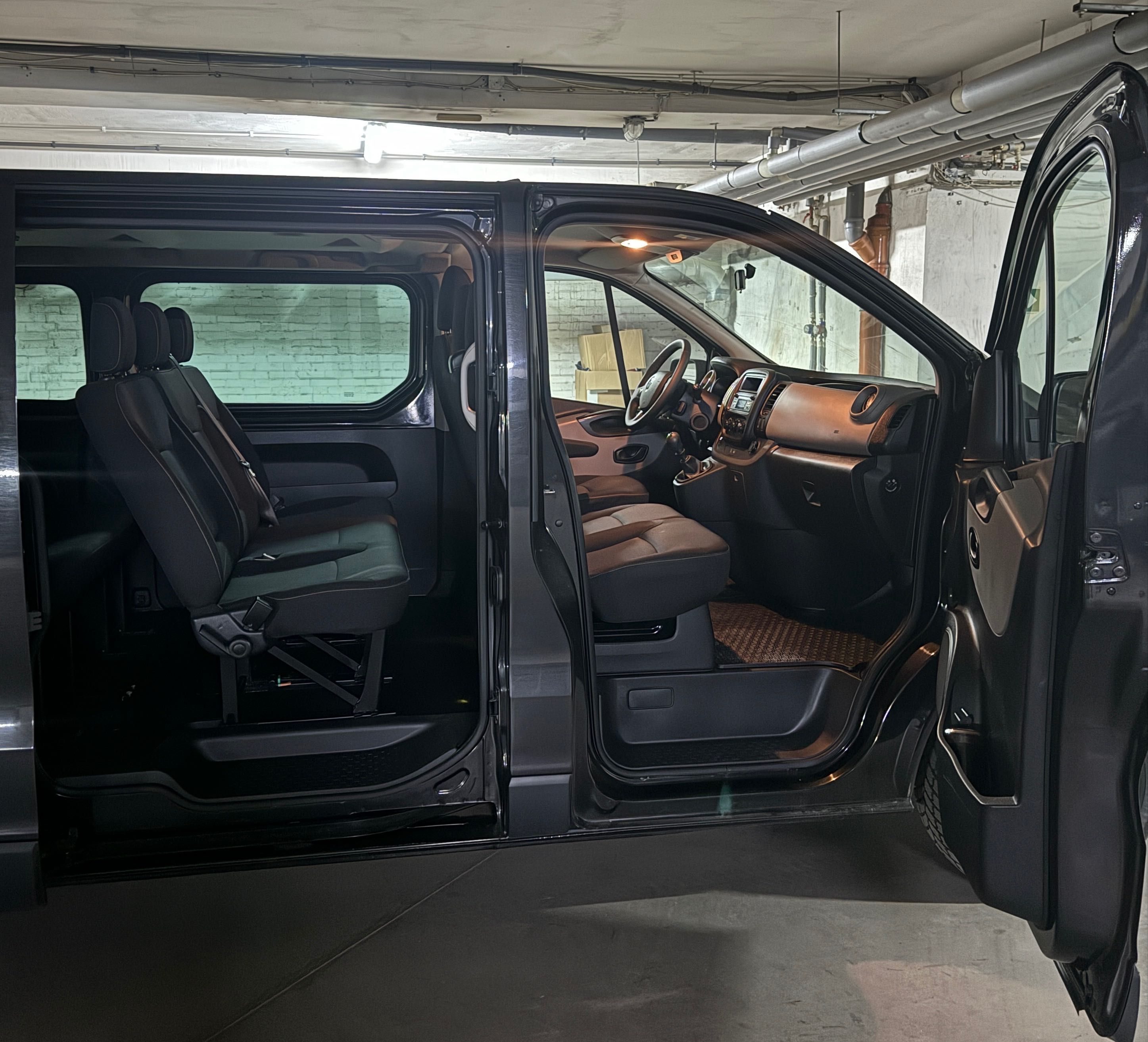 Bus Van 9-osobowy wynajem auta Renault Trafić Opel Vivaro 2022 LONG