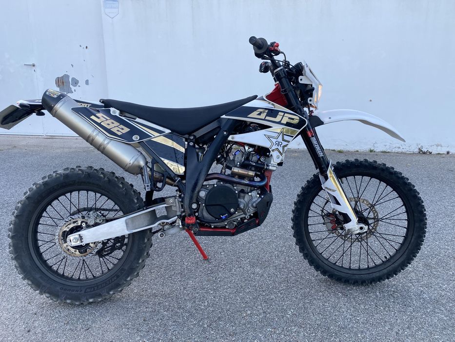 AJP PR5 250 LC - como nova