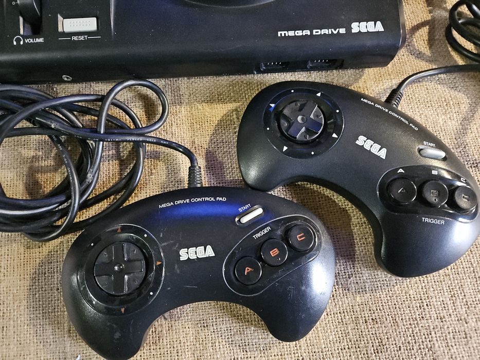 Sega megadrive com um jogo