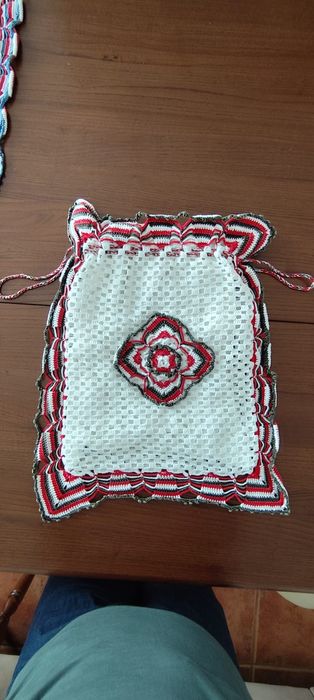 Conjunto de naperons e crochê