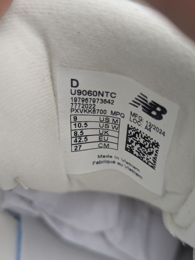 ОРИГІНАЛ! Чоловічі кросівки New Balance 9060 (42 ½; 43)