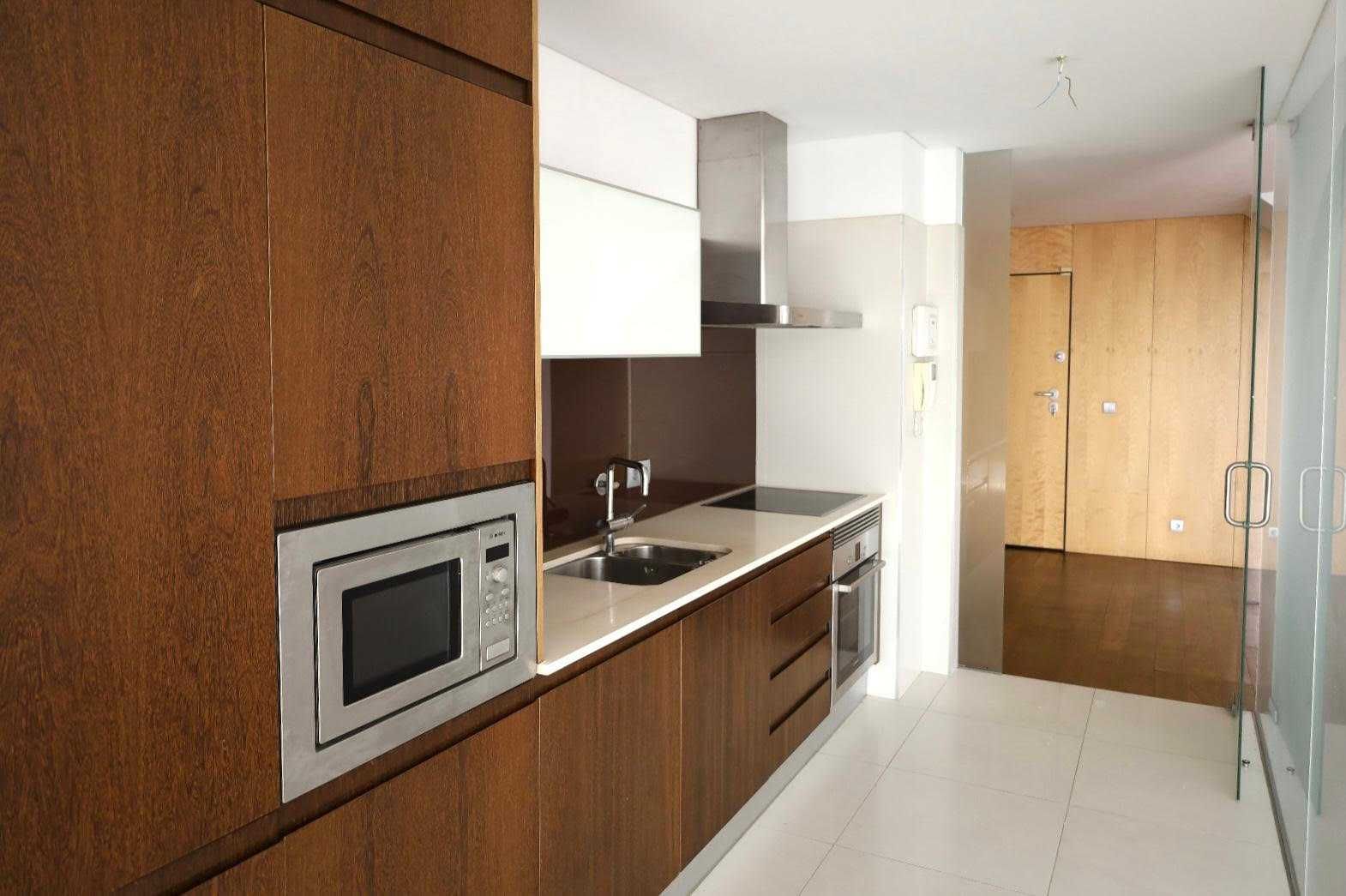 Excelente T1 "novo" c/ varandas , garagem e arrumos - centro de Aveiro