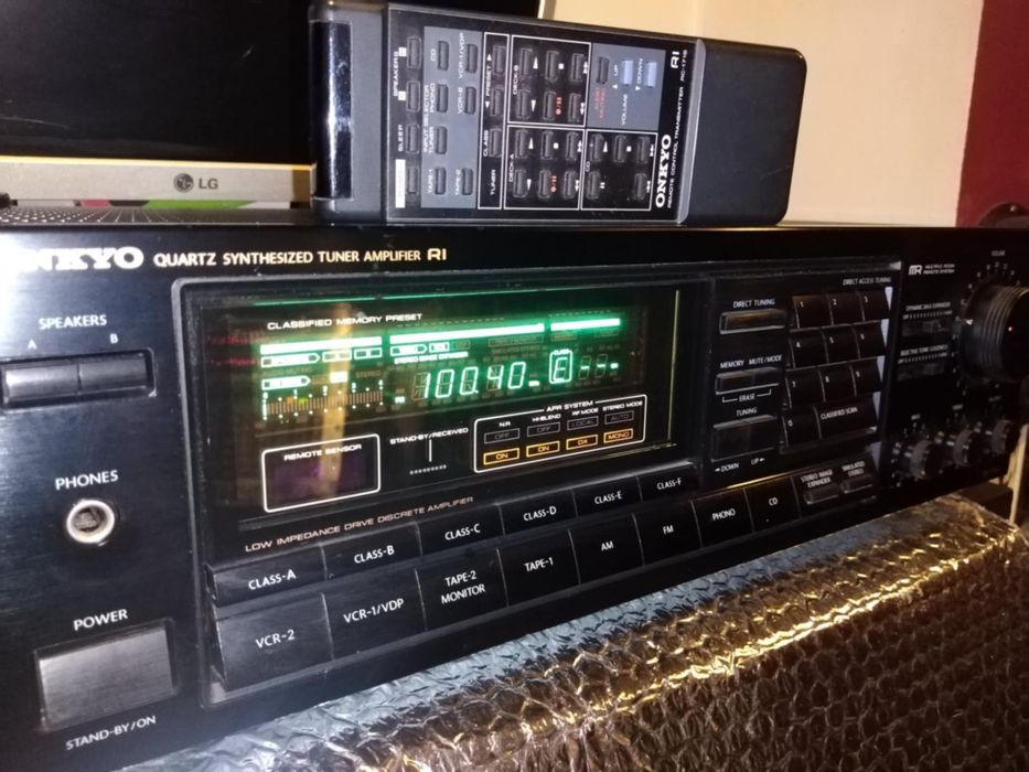 Amplificador Onkyo com comando Mod: 7740 RI