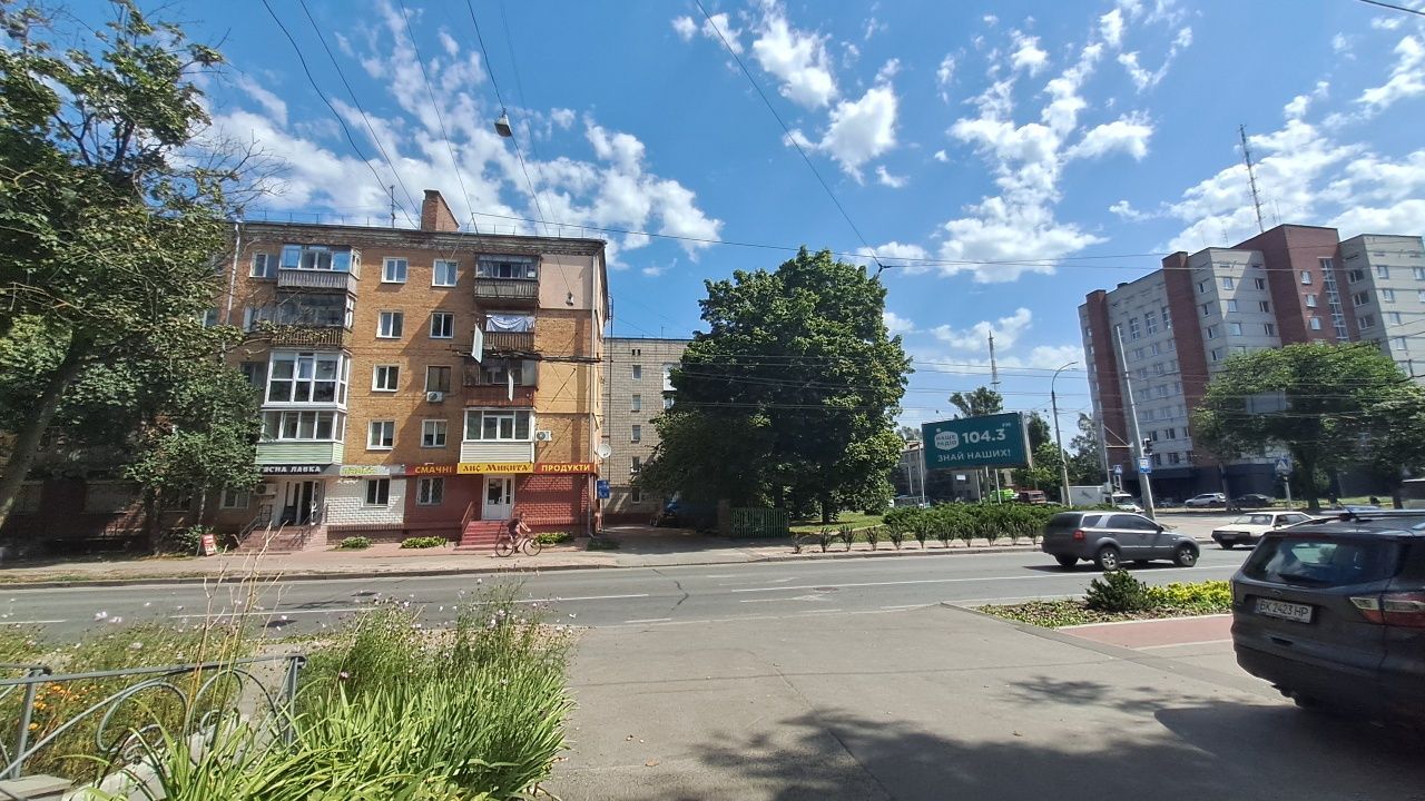Оренда приміщення 44м2 вул Любецька 9А прохідне місце, автономне опале