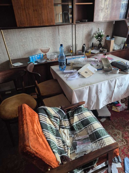 Oddam meble z mieszkania: stół, szafy, kredensy, szafki kuchenne itp.