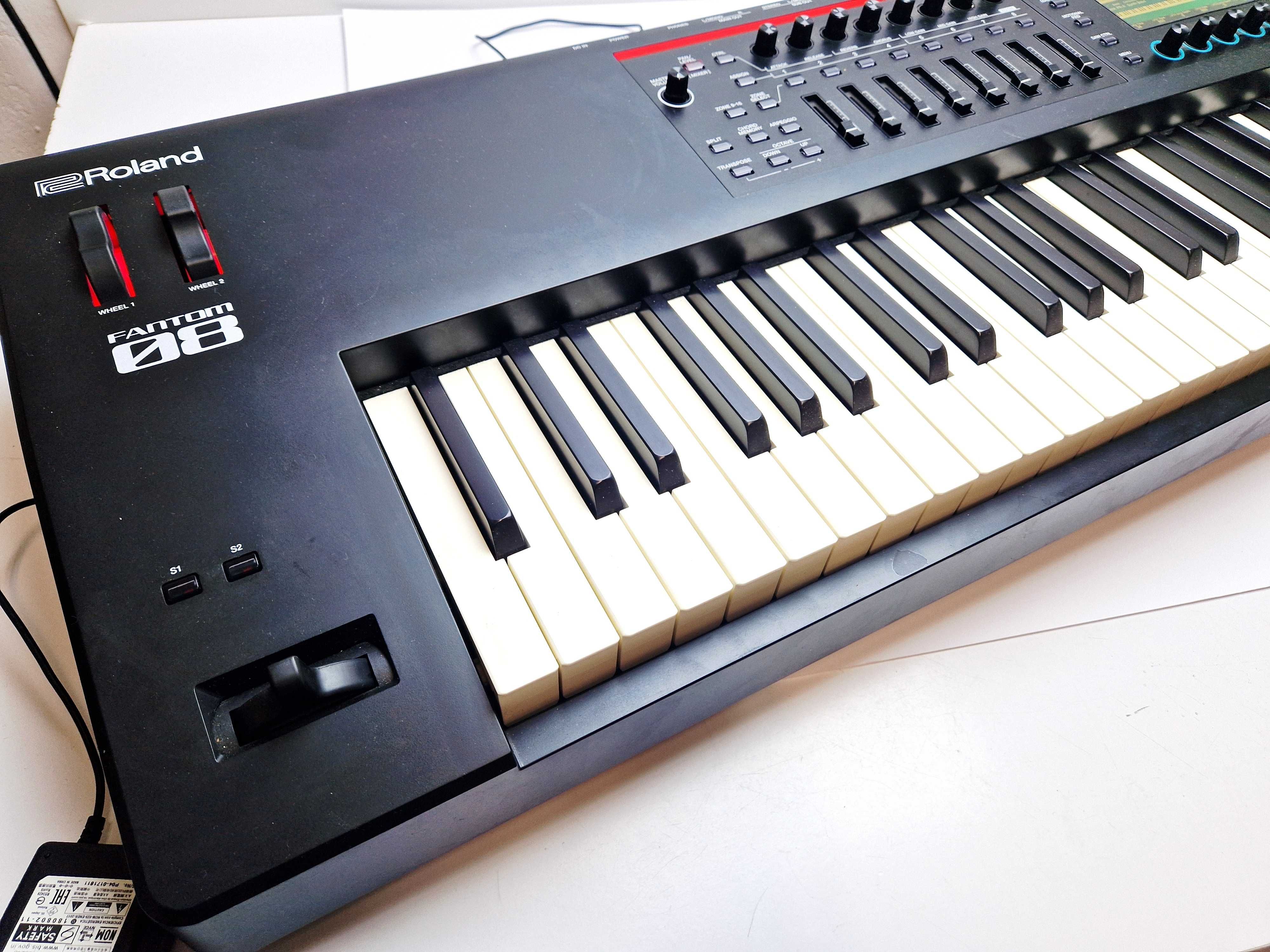 Syntezator klawisze ROLAND FANTOM 08 ! Zobacz !