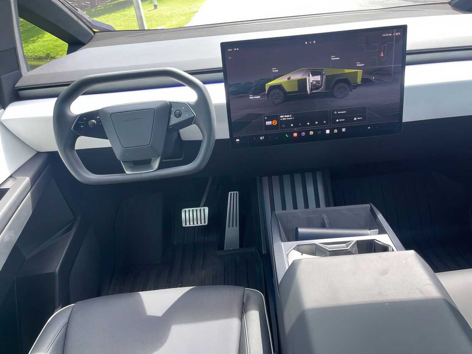 Tesla Cybertruck      2024