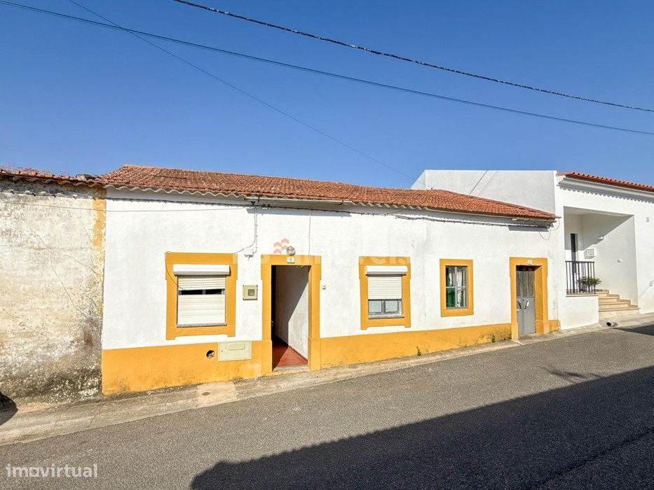 Casa de habitação e arrumos, para recuperar nos Soudos - Vila do Paço