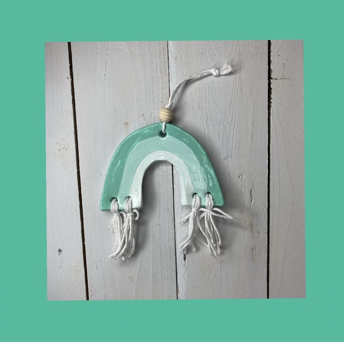 Miętowa ceramiczna tęcza ozdoba zawieszka sznurek drewno prezent