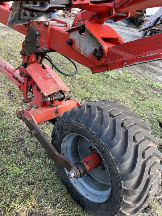 Продам плуг Gregoire Besson SPB9 2011