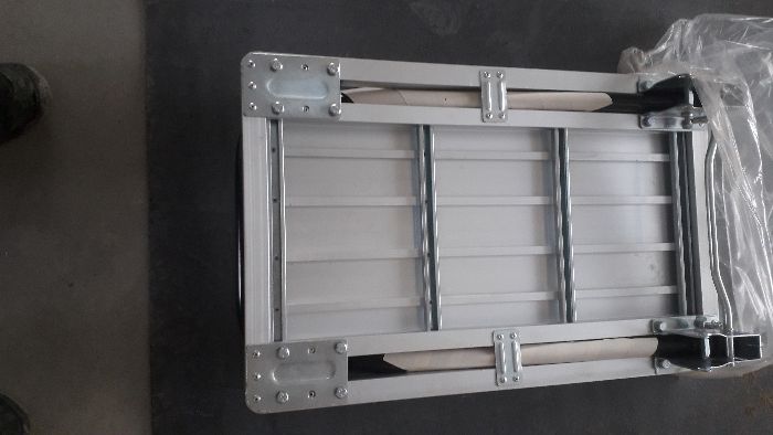 wózek aluminiowy nowy,na kółkach
