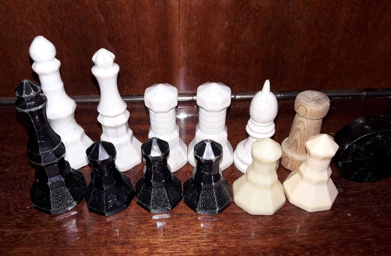 Продам шахматы (шахи) времён СССР поштучно от разных наборов