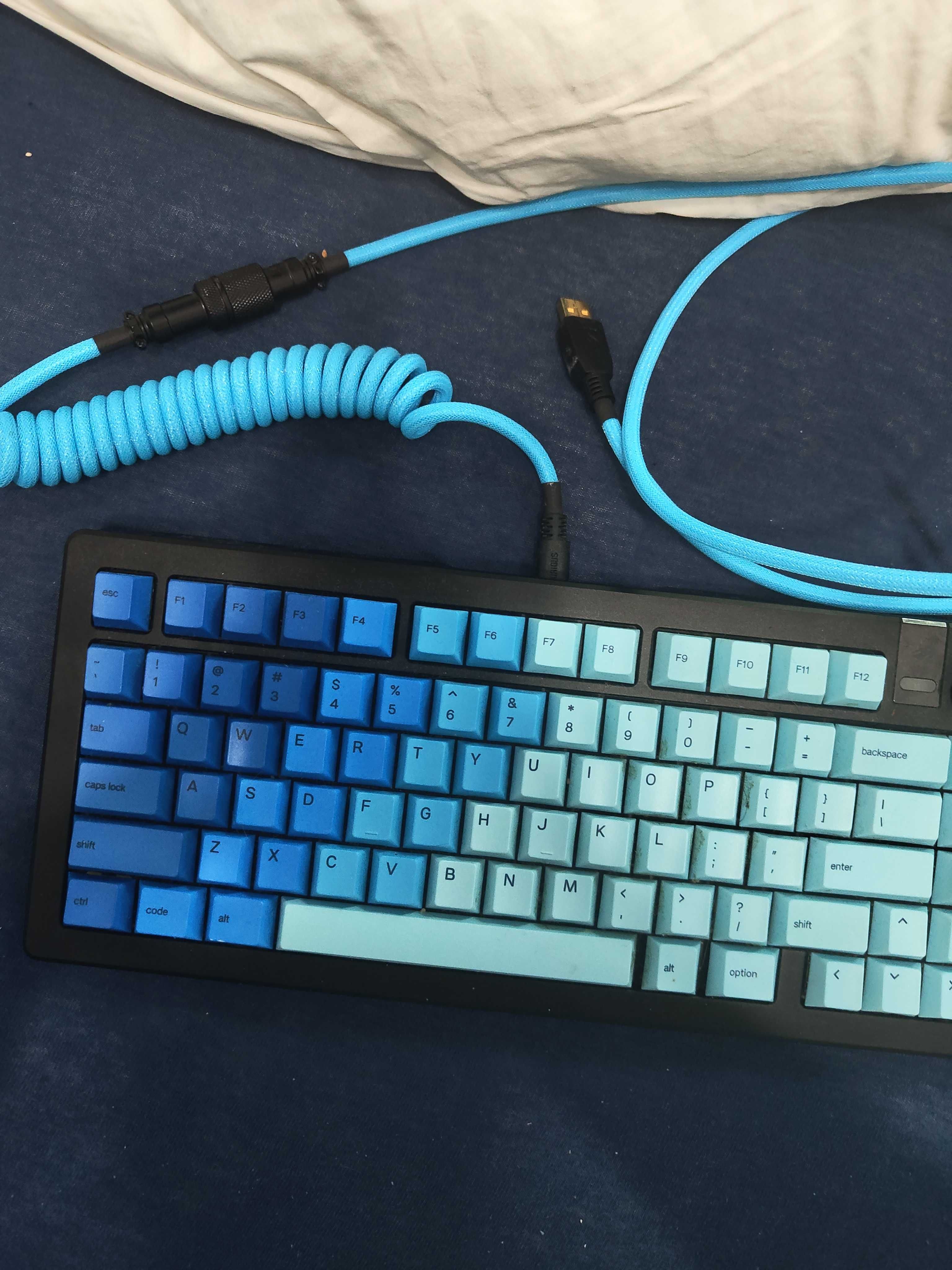 Glorious GMMK Pro 3 + Fox MX + Ocean Blue + Wrist Rest + Coiled Cable