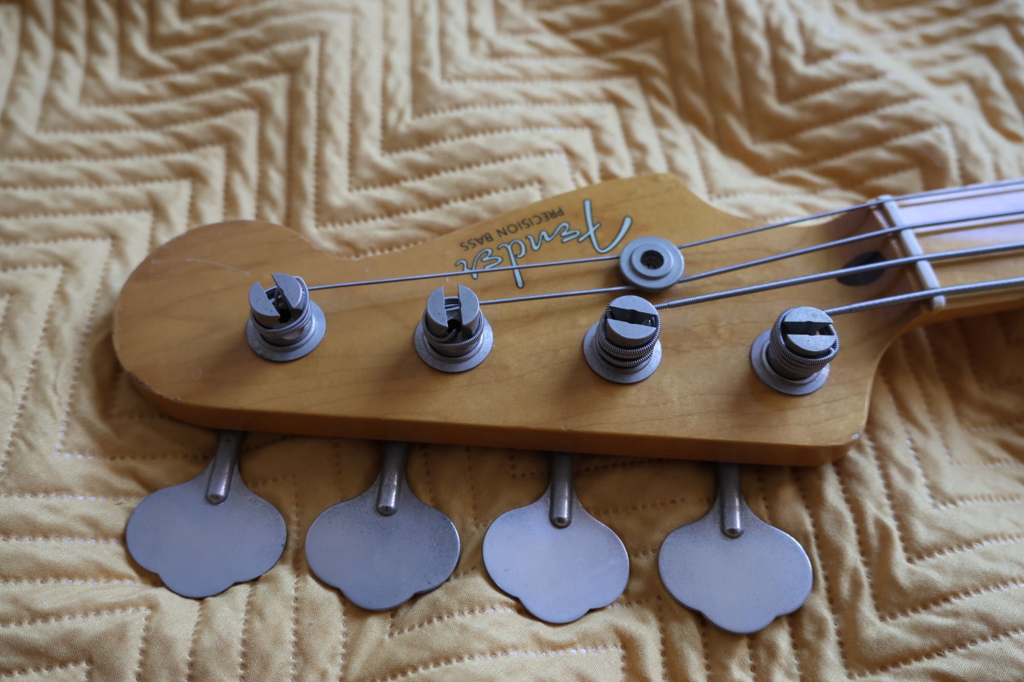 Gitara basowa Fender Precision Bass MIJ 1987-88